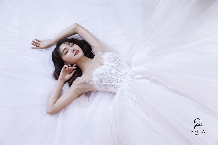 Nguyễn Ngọc Nữ - Top 10 Hoa Hậu Hoàn Vũ hóa cô dâu trong BST váy cưới mới của Bella Bridal
